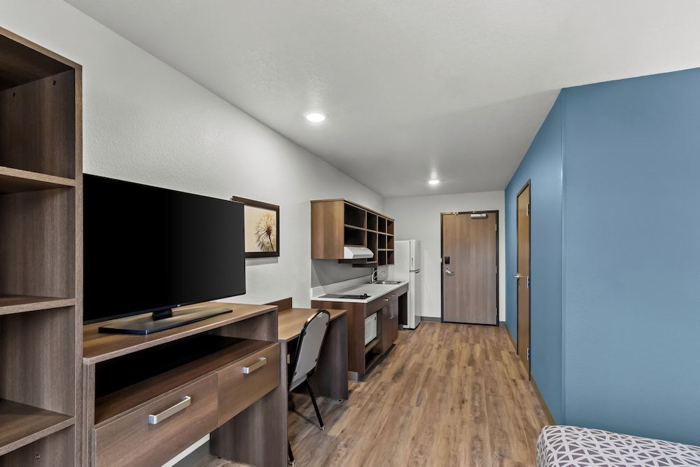 WoodSpring Suites Beaverton - Portland West Suite, 1 Queen Bed, Accessible, Non Smoking (Transfer Shower) 5