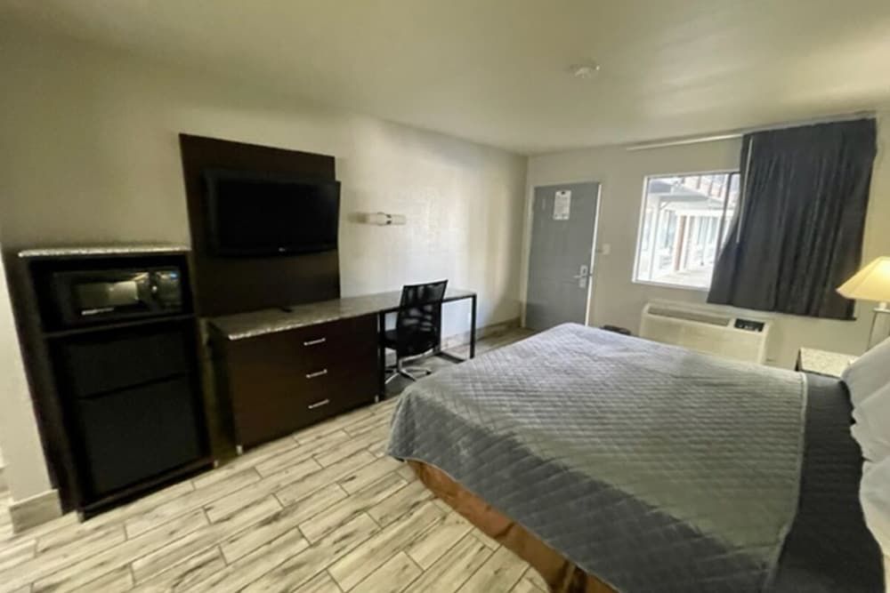 Single Room, 1 King Bed