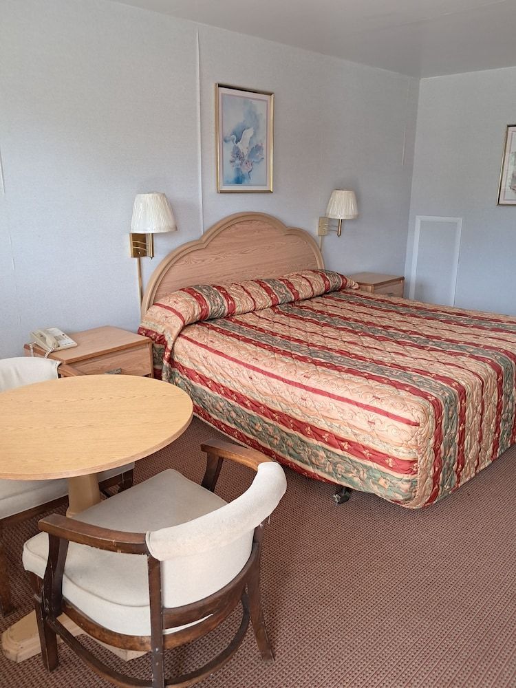 Comfort Single Room, 1 King Bed, Non Smoking, Private Bathroom
