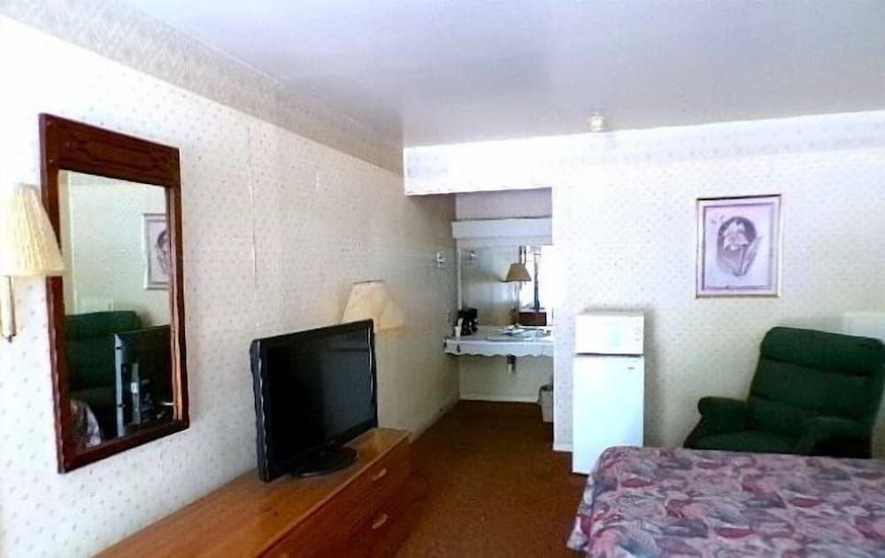 Comfort Single Room, 1 Queen Bed, Non Smoking, Private Bathroom