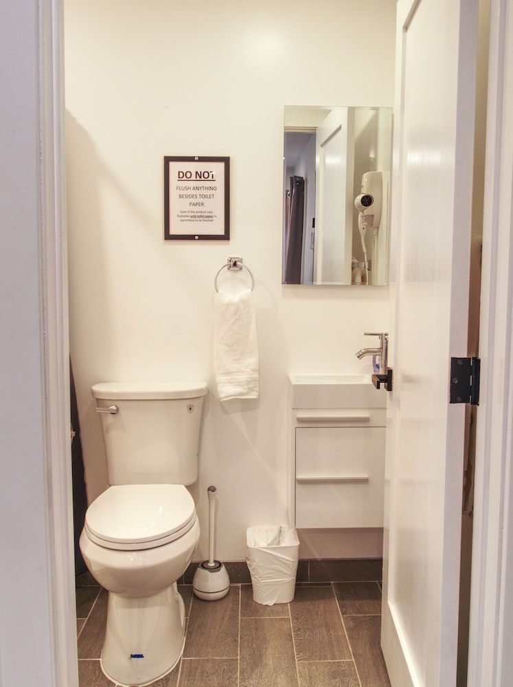 Vermont Suites Economy Studio 7