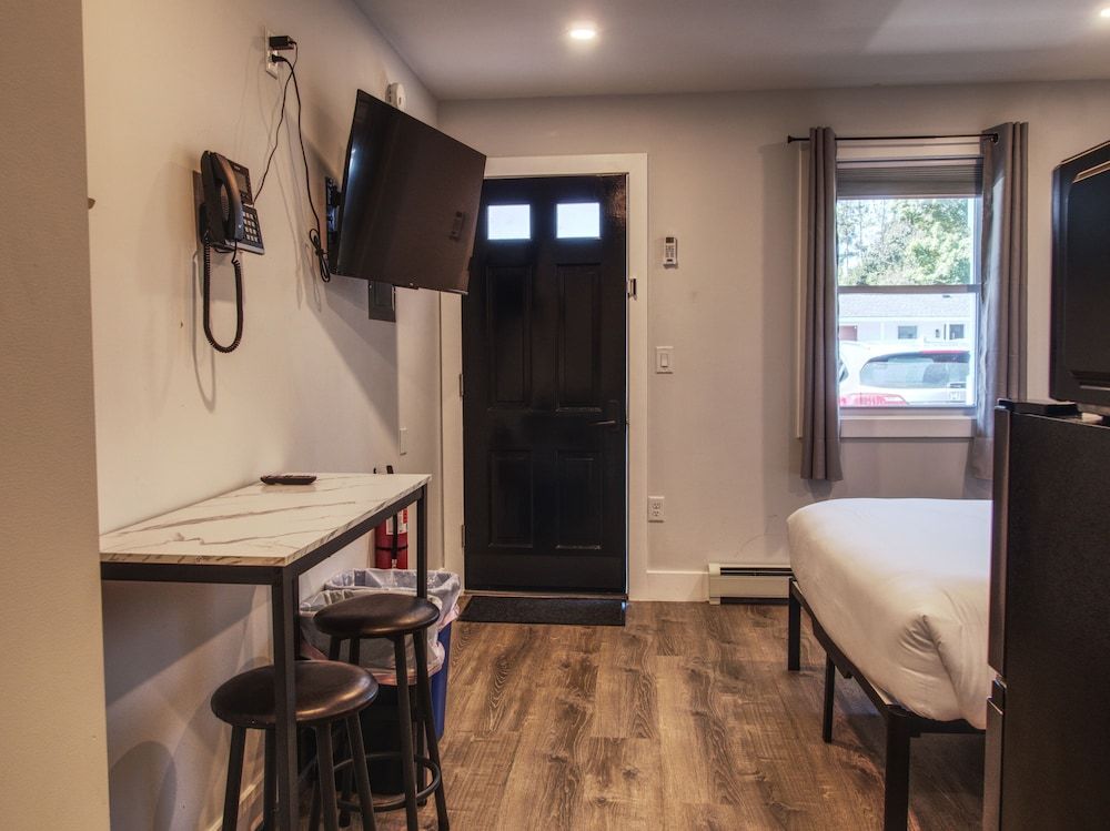 Vermont Suites Deluxe Studio Suite 6