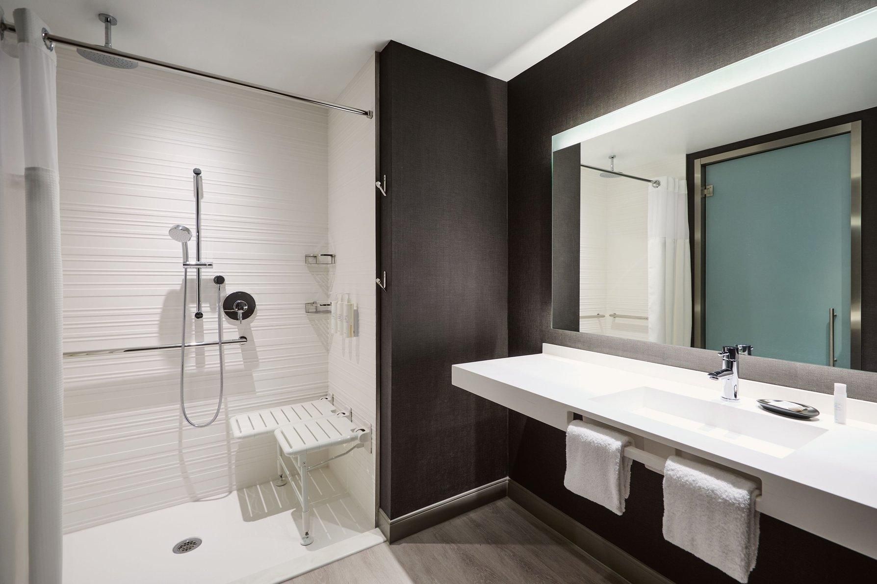 AC Suite, 1 Bedroom Suite, 1 King, Sofa bed