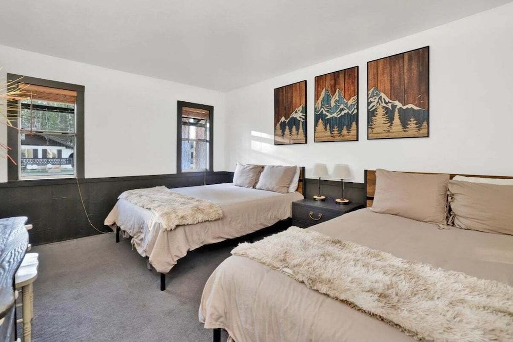 Room, Multiple Beds, Patio, Mountain View (2500)