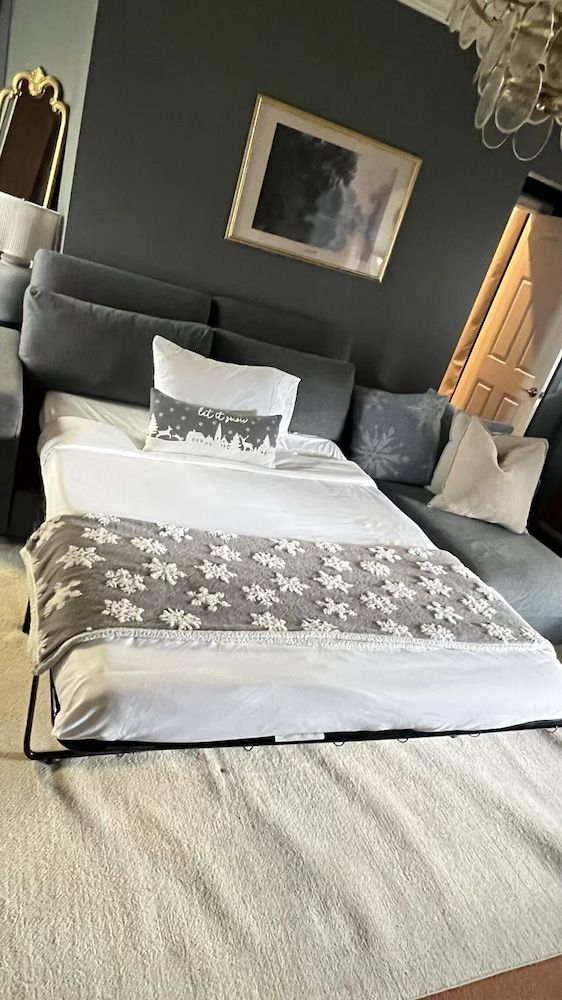 The Underwood-Hale House Signature Apartment, Garden View 7