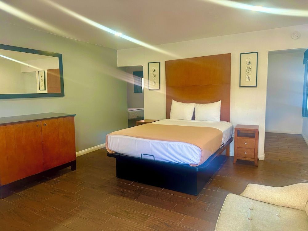 Oceanside Inn & Suites Deluxe Double Room