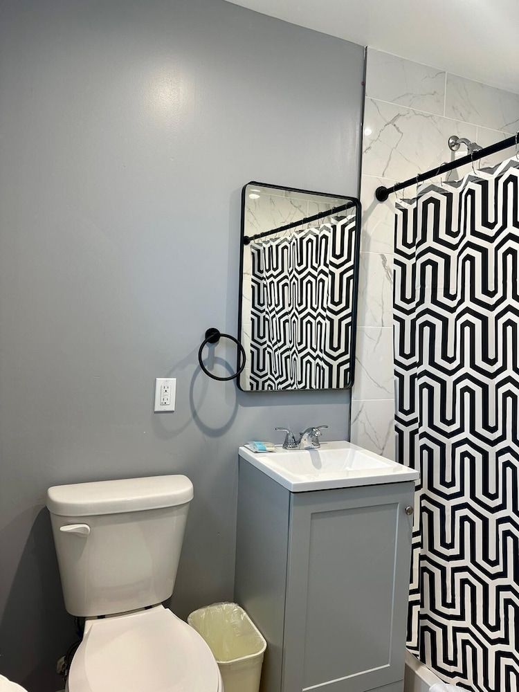 Oceanside Inn & Suites Deluxe Single Room 3