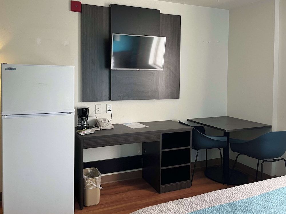 Studio 6 – Las Cruces, NM - Telshor Standard Room, 1 King Bed, Non Smoking, Kitchenette 4