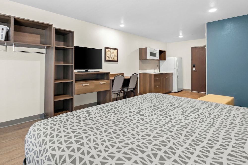 Suite, 1 King Bed, Accessible, Non Smoking