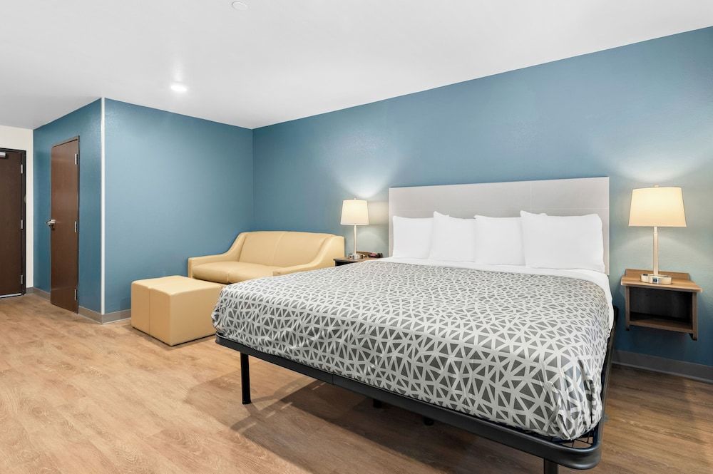 Suite, 1 King Bed, Accessible, Non Smoking
