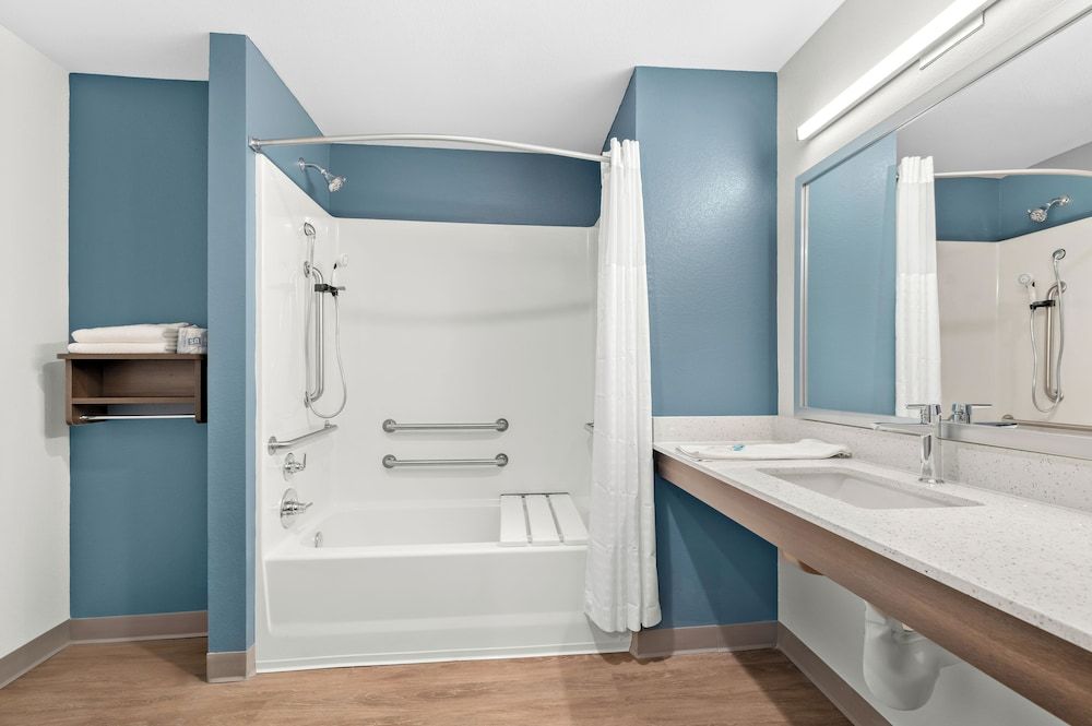 Woodspring Suites Palmdale - Lancaster Suite, 1 Queen Bed, Accessible, Non Smoking (Accessible Tub) 4