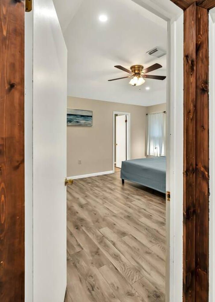 New Cozy Retreat Located 15 Minutes to Waco House 11