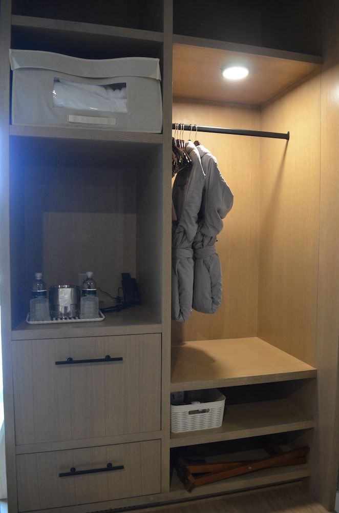 Stonebreaker Hotel Deluxe Room, 1 King Bed, Resort View 9