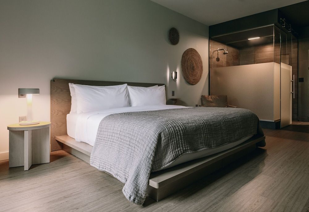 Stonebreaker Hotel Junior Suite, 1 King Bed with Sofa bed 3