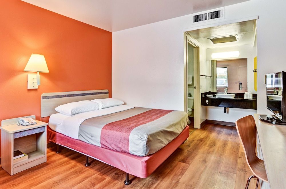 Standard Suite, 1 Queen Bed, Non Smoking
