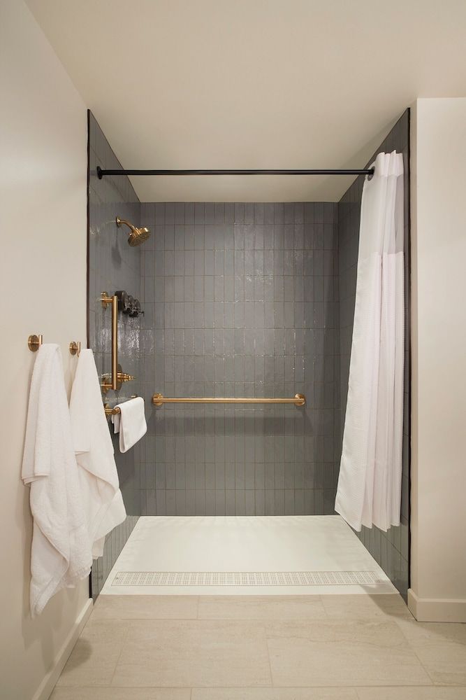 Hotel Brookmere & Arbor Spa Comfort Suite, 1 King Bed with Sofa bed, Accessible 3