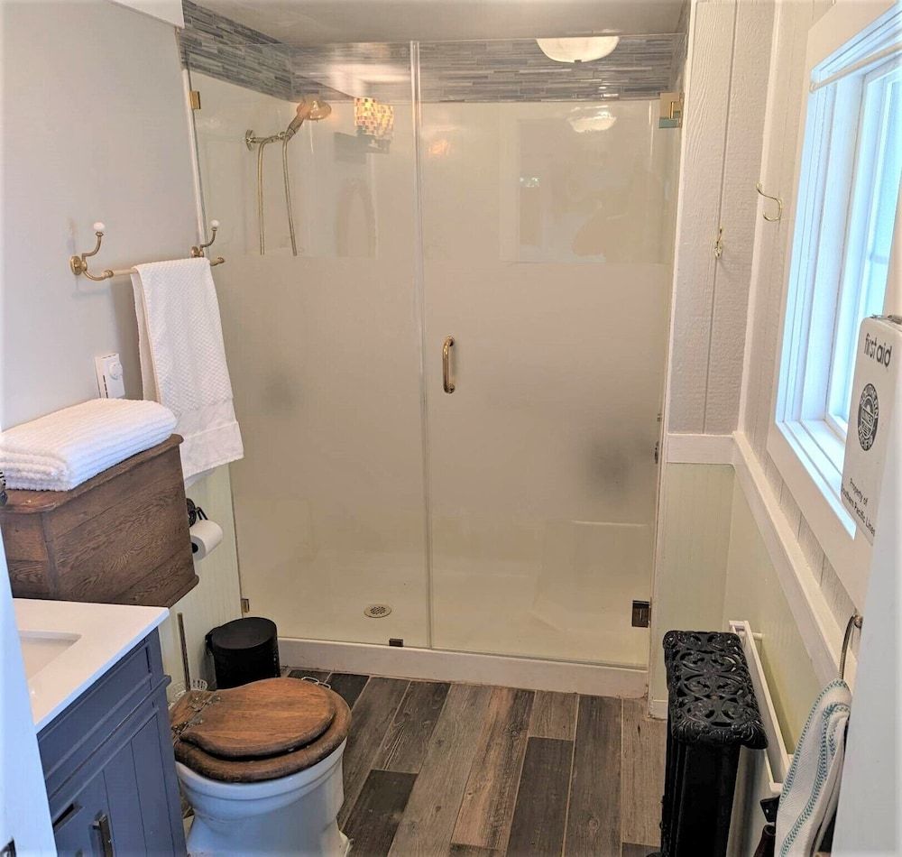 Siltcoos Station Retreats Cabin, 1 Queen Bed, Non Smoking, Lake View 3