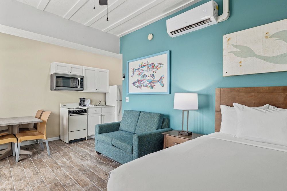 1 Bedroom Suite Three Double Beds Beach Front