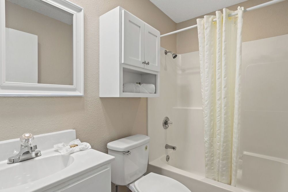 Sandpiper Beacon Beach Resort 1 Bedroom Suite Three Double Beds w/ Sofa Sleeper Beach Front Groundfloor 5