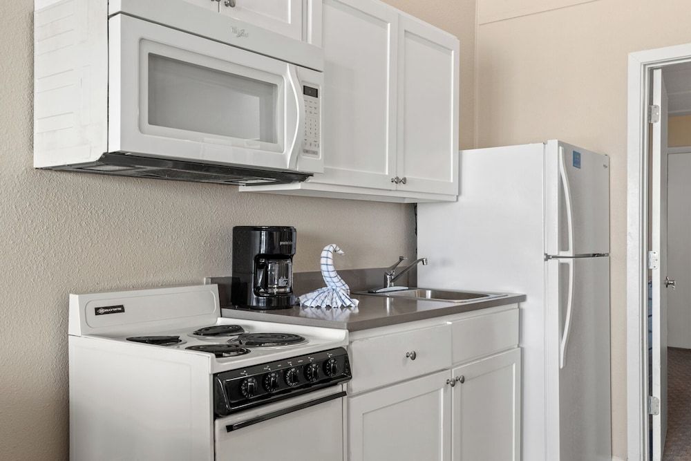 Sandpiper Beacon Beach Resort 1 Bedroom Suite Three Double Beds w/ Sofa Sleeper Beach Front Groundfloor 6