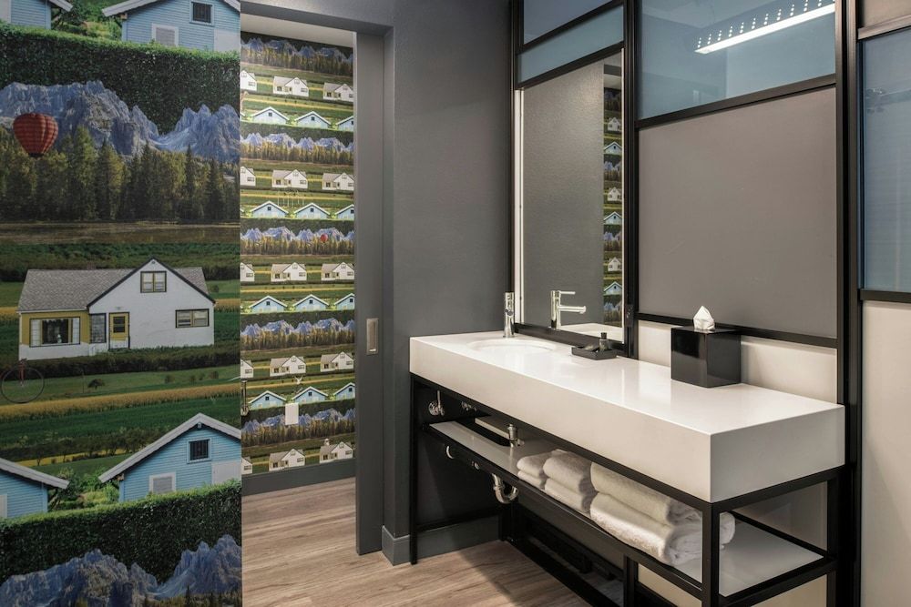 Aloft Sacramento Airport Natomas Room, 2 Queen Beds (Mobility Accessible, Roll-in Shower) 3