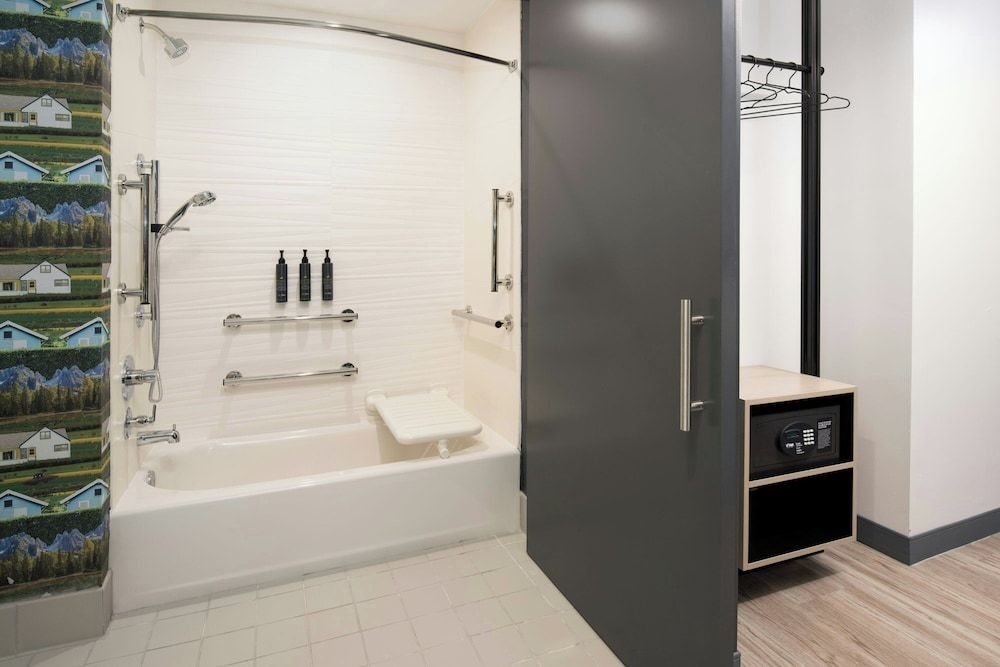 Aloft Sacramento Airport Natomas Room, 2 Queen Beds, Corner 5