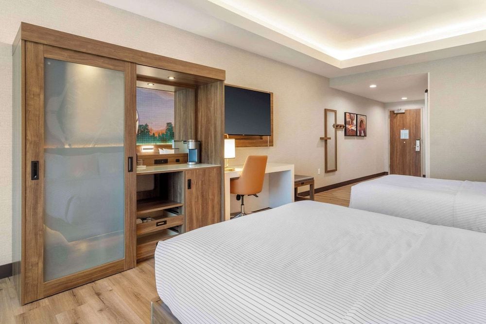 Cambria Hotel Pigeon Forge Standard Room, 2 Queen Beds 4