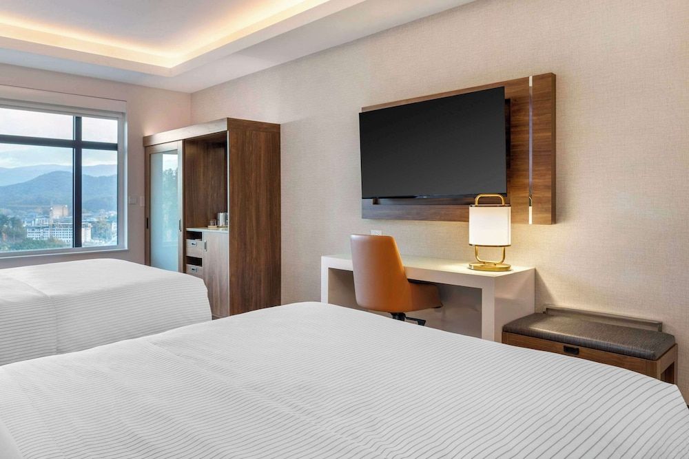 Cambria Hotel Pigeon Forge Standard Room, 2 Queen Beds 2