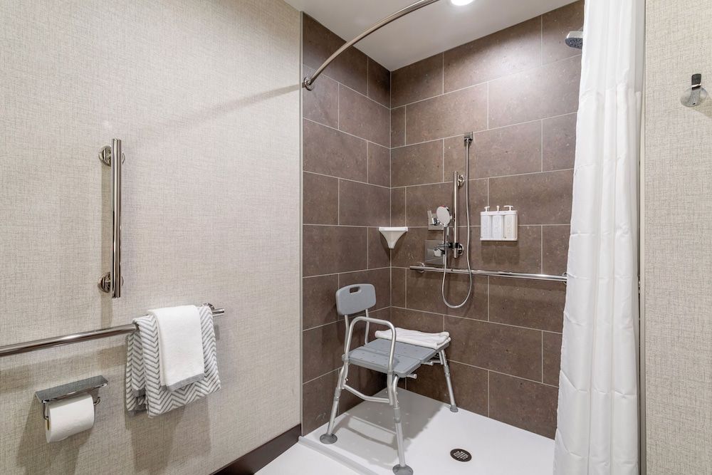 Cambria Hotel Pigeon Forge Room, 1 King Bed 3