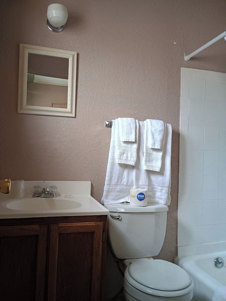 Sands Motel Basic Double Room 3