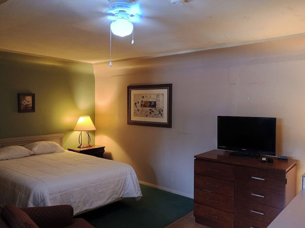 Sands Motel Basic Double Room 2