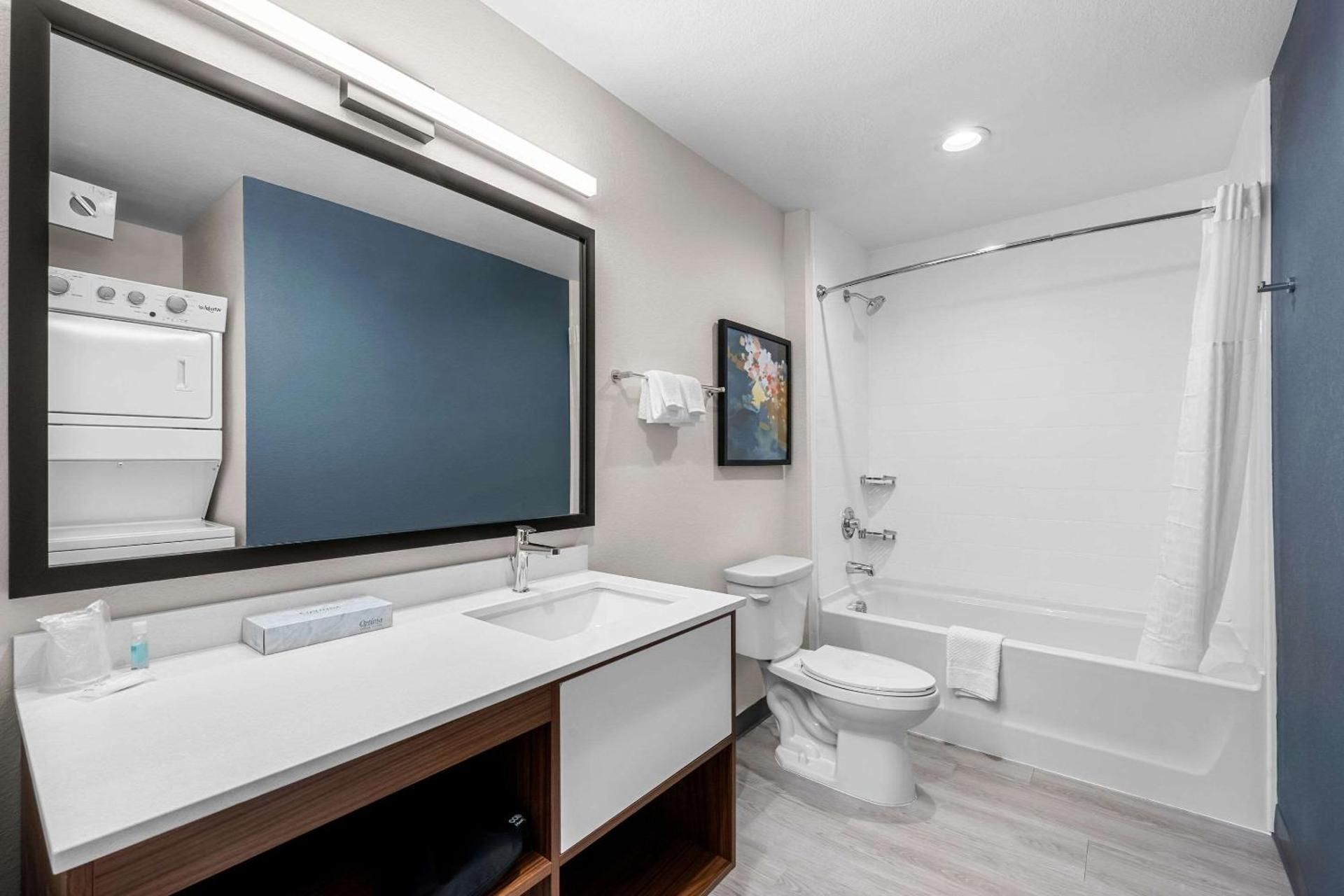 Everhome Suites Fayetteville near Fort Bragg King Suite with Sofa/Accessible Tub  - Disability Access/Non Smoking