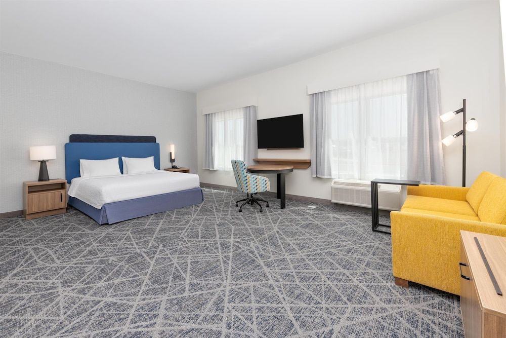 Room, 1 King Bed, Accessible (Mobility & Hearing, Roll-in Shower)