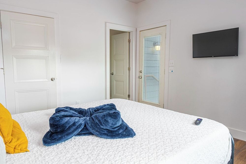 House (2 Bedrooms)