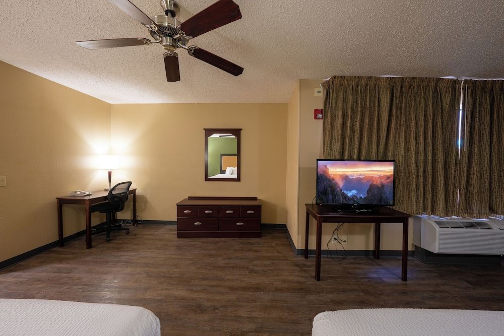 Extended Stay Laredo Basic Double Room 4