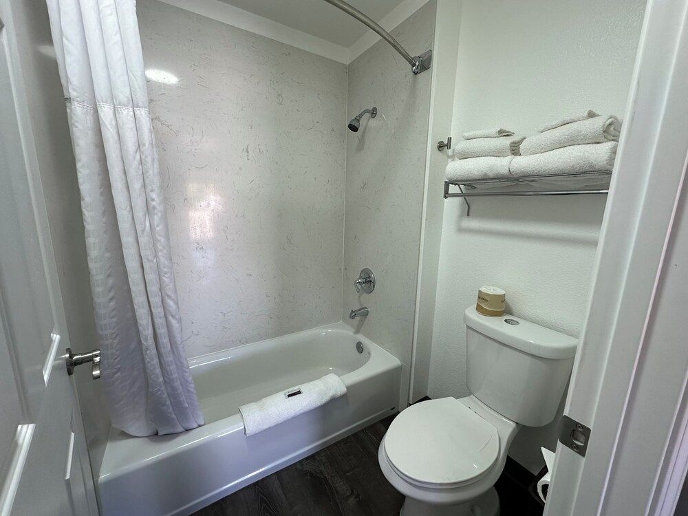 Sands Motel Basic Double Room 7