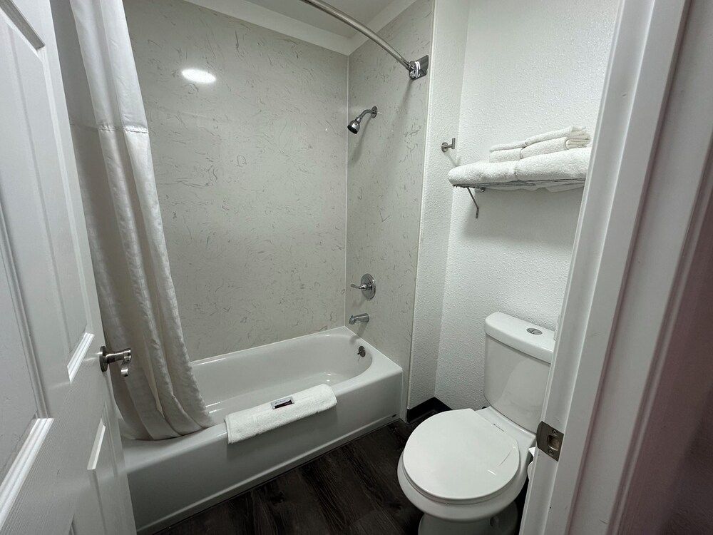 Sands Motel Basic Double Room 9