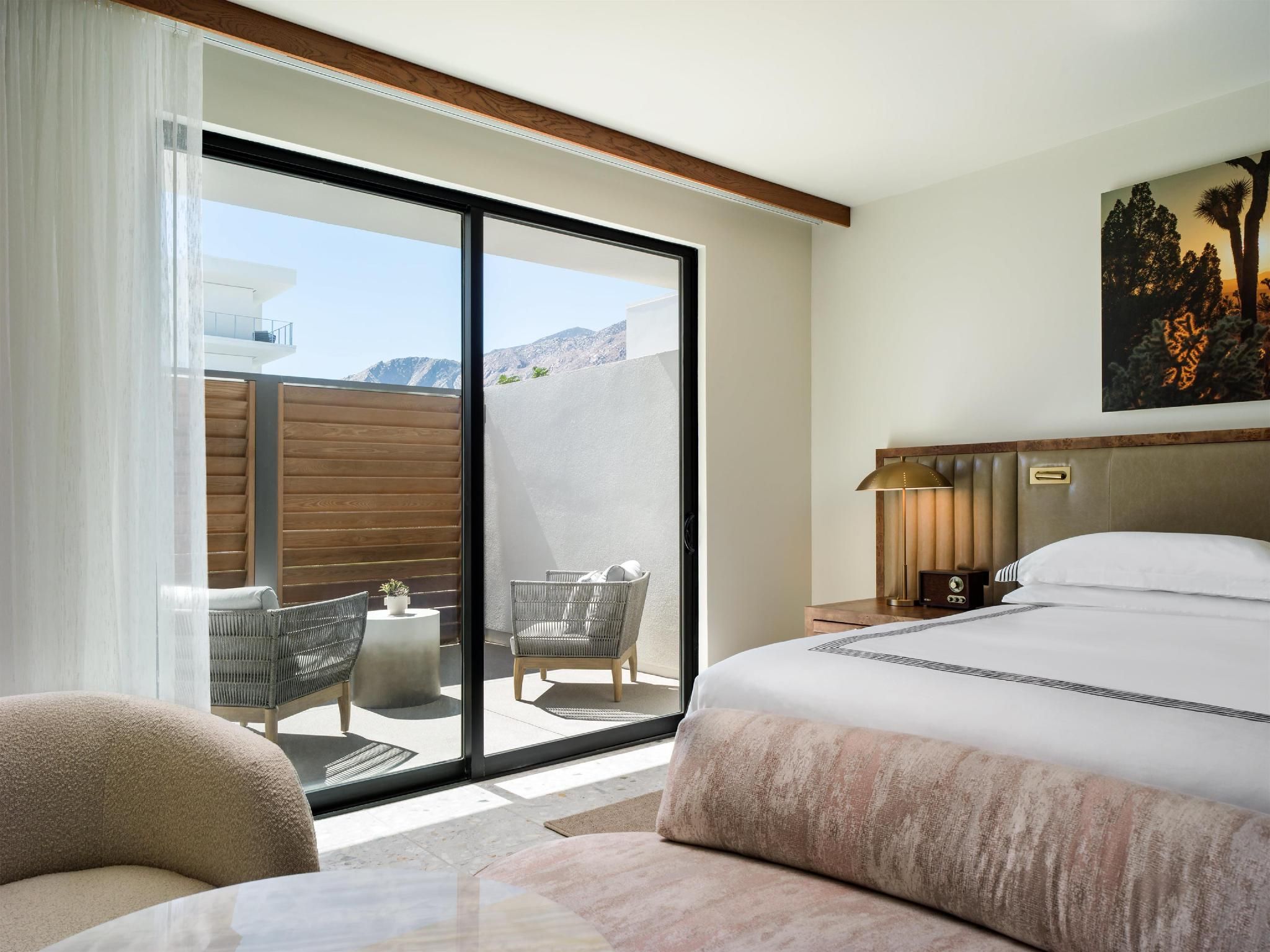 Palm Courtyard Suite Accessible Tub