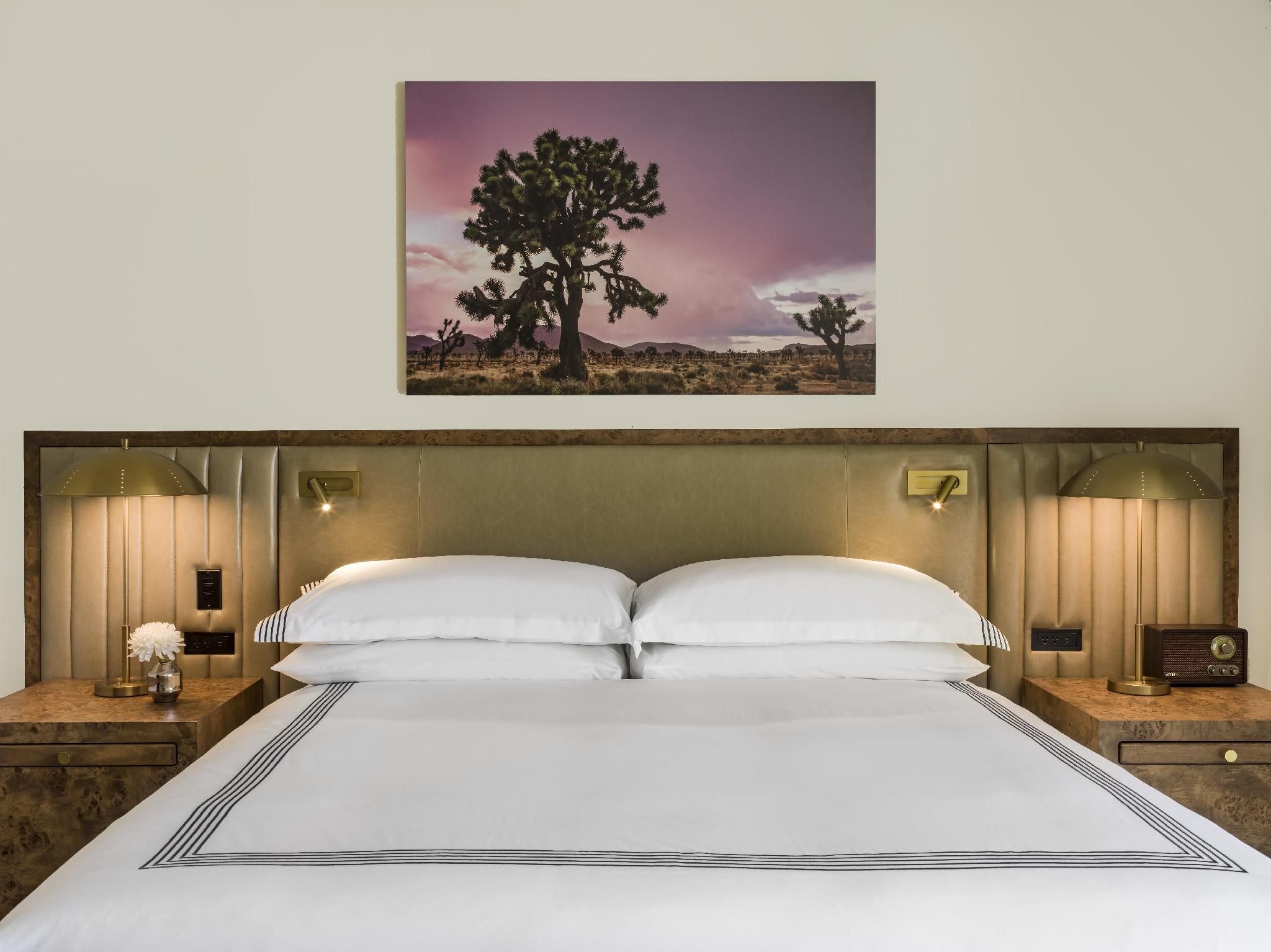 1 King Bed Courtyard
