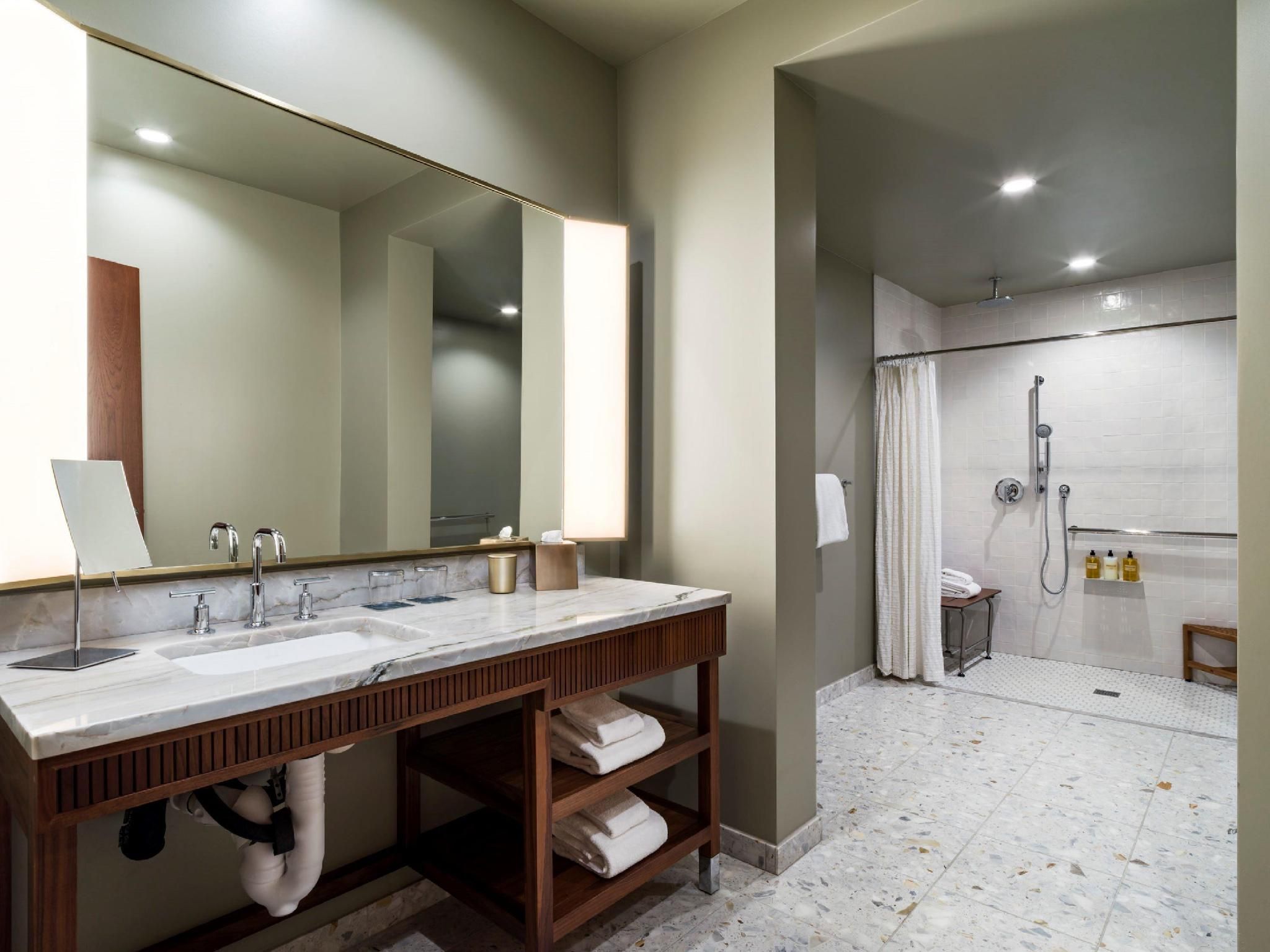 2 Queen Beds Accessible Roll-In Shower