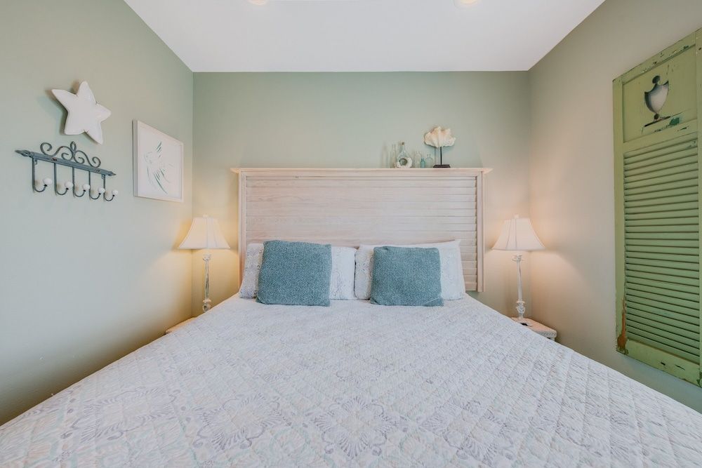 House, Multiple Beds, Patio, Pool View (Caney Creek Beach Club)
