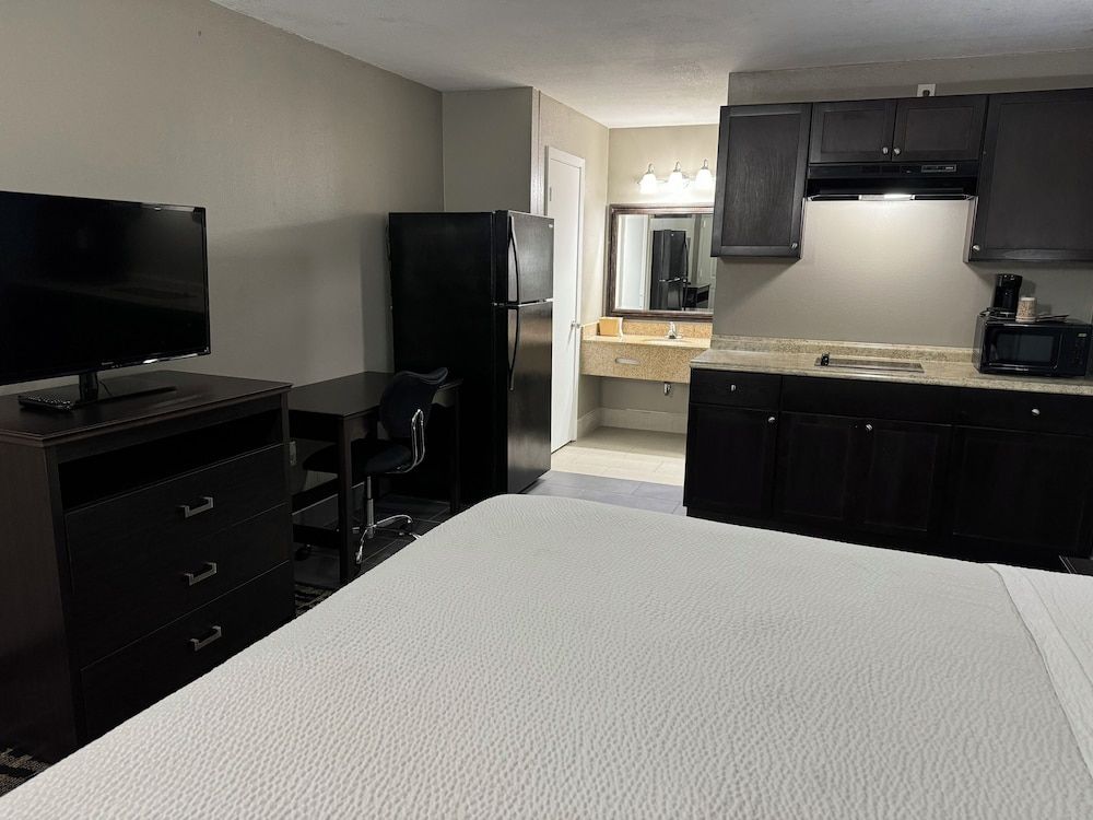 Homegate Inn And Suites Collierville TN Deluxe Studio 2