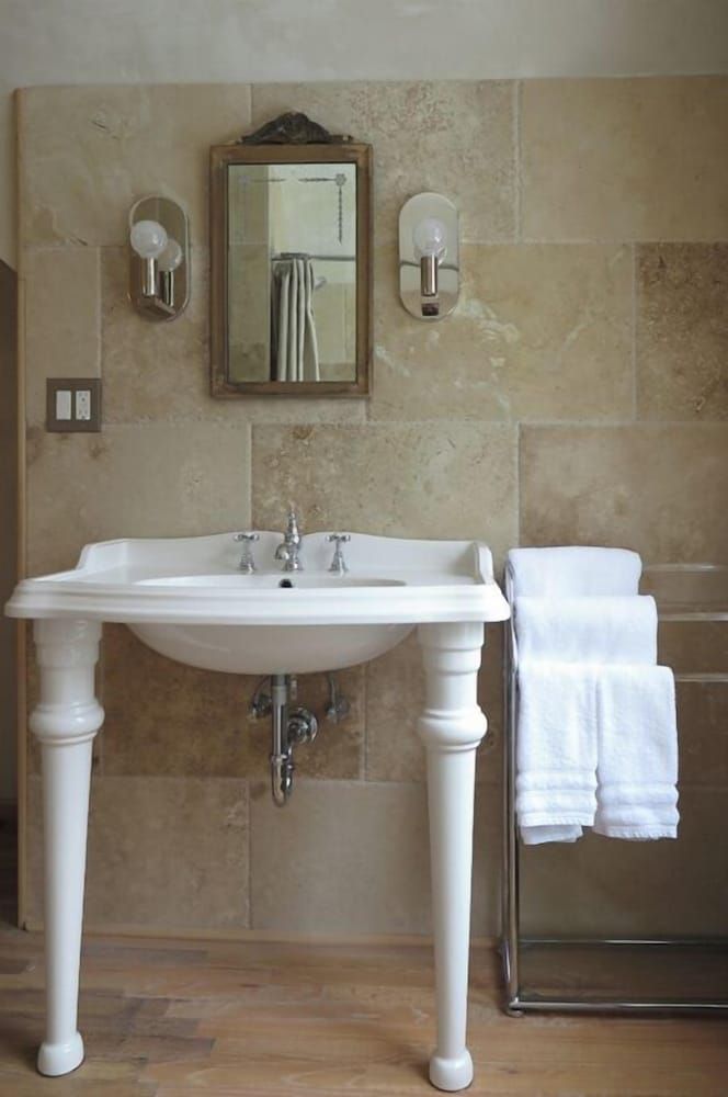 Eileen of Mystic Suite 4: The White Room 3