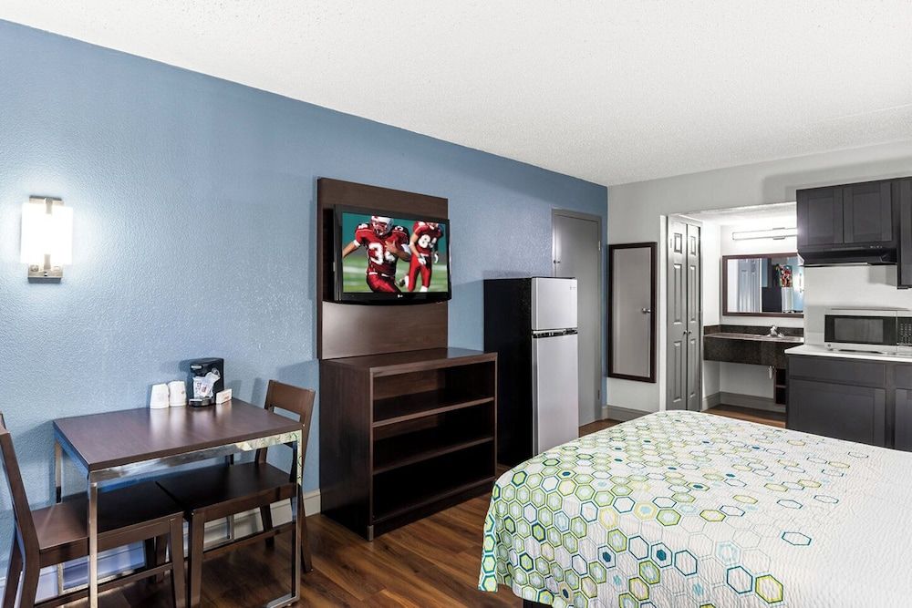 HomeTowne Studios by Red Roof Richmond - Airport/Sandston Studio, 1 Double Bed, Non Smoking 2