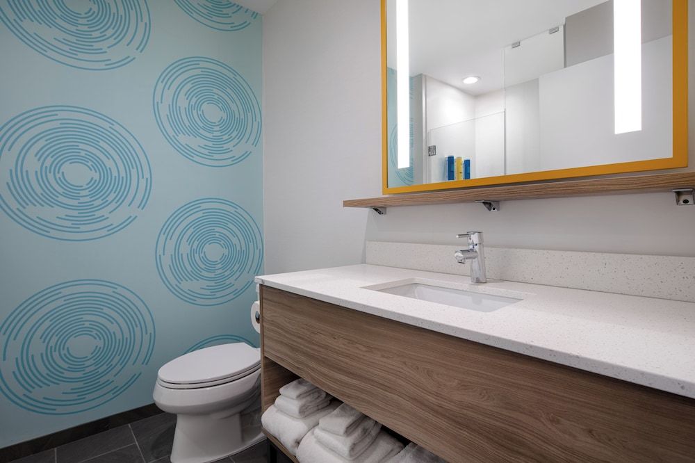 Tru By Hilton Anderson Room, 1 King Bed 3