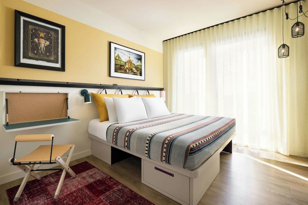 Room, 1 King Bed (Hearing Accessible)