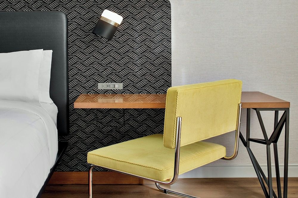 Hotel Celare, Cincinnati Midtown, a Tribute Portfolio Hotel Room, 1 King Bed, Non Smoking (Mobility Accessible, Roll-in Shower) 8