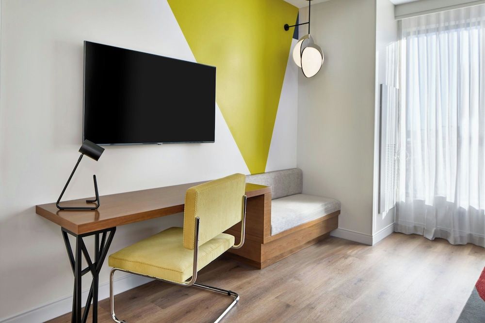 Hotel Celare, Cincinnati Midtown, a Tribute Portfolio Hotel Room, 2 Queen Beds, Non Smoking (Mobility Accessible, Tub) 6