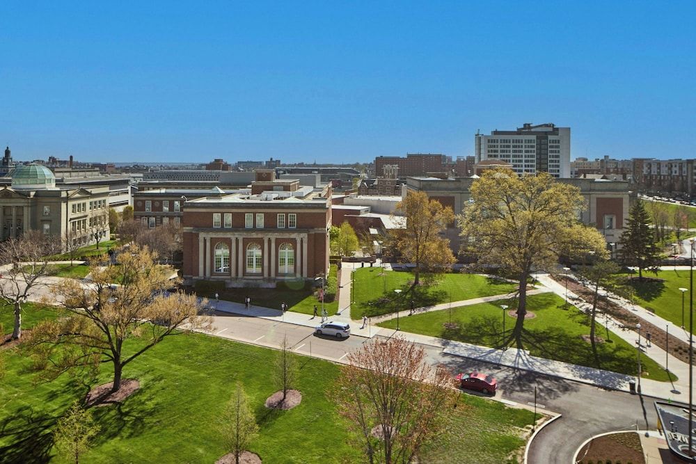 Hotel Celare, Cincinnati Midtown, a Tribute Portfolio Hotel Room, 1 King Bed, Non Smoking, Corner 2