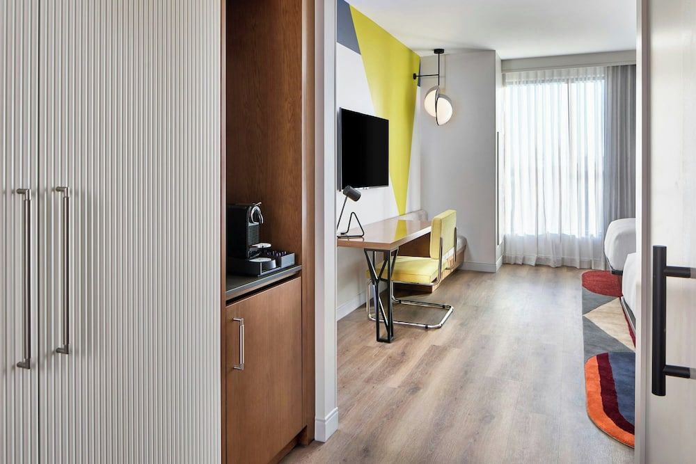 Hotel Celare, Cincinnati Midtown, a Tribute Portfolio Hotel Room, 2 Queen Beds, Non Smoking (Mobility Accessible, Tub) 5